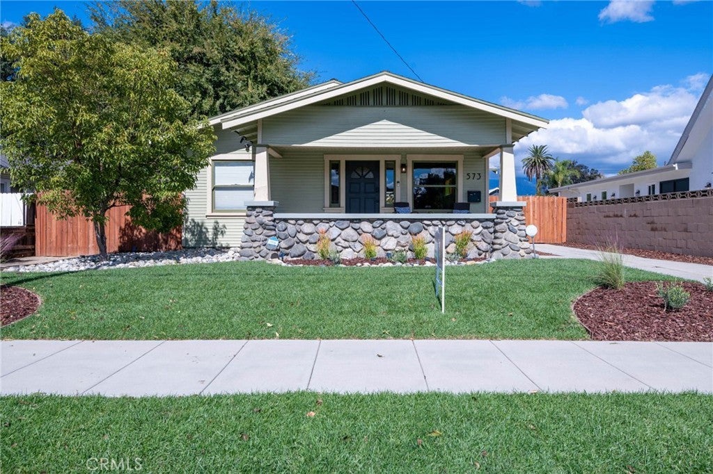 Photo of Listing #IV25235023