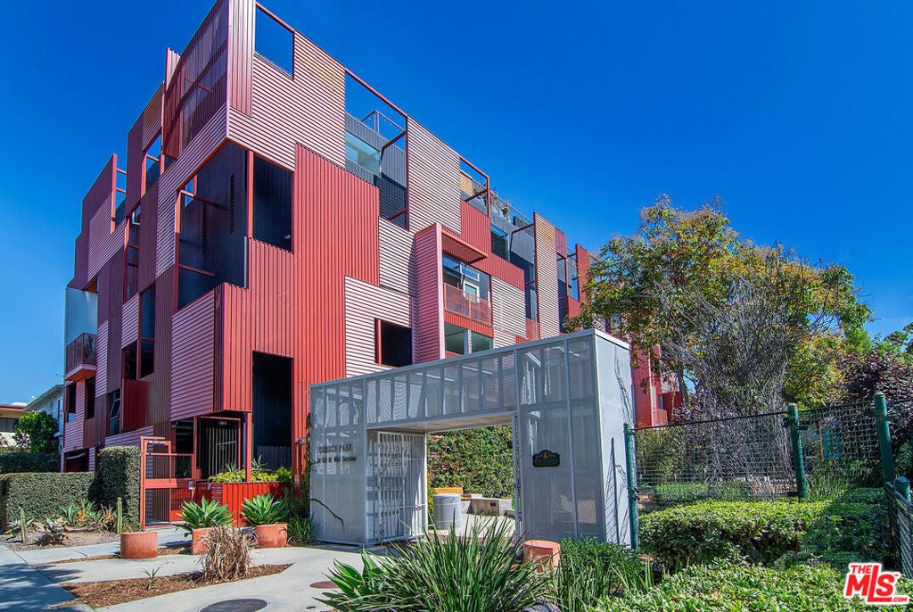 Photo of Listing #25603845