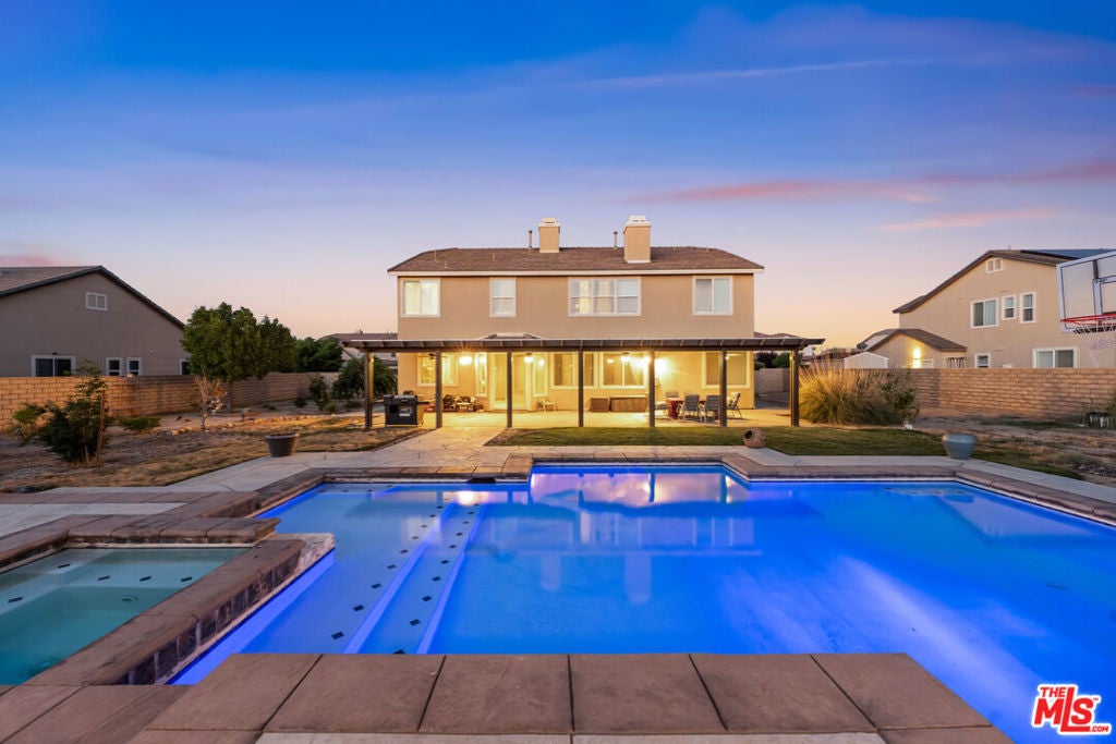 Photo of Listing #25607097