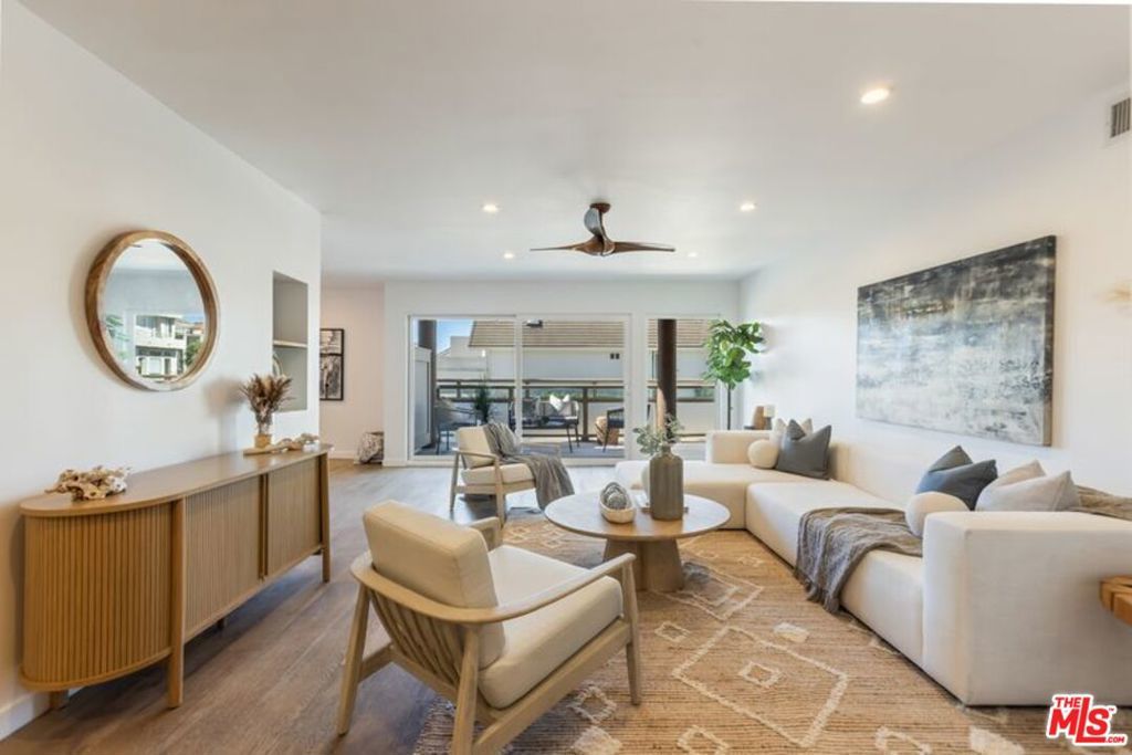 Photo of Listing #25599403