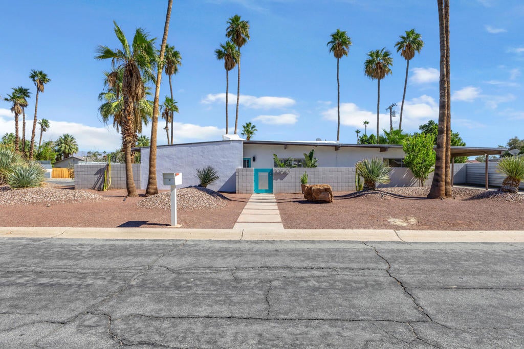 2250 Acacia Road E, Palm Springs