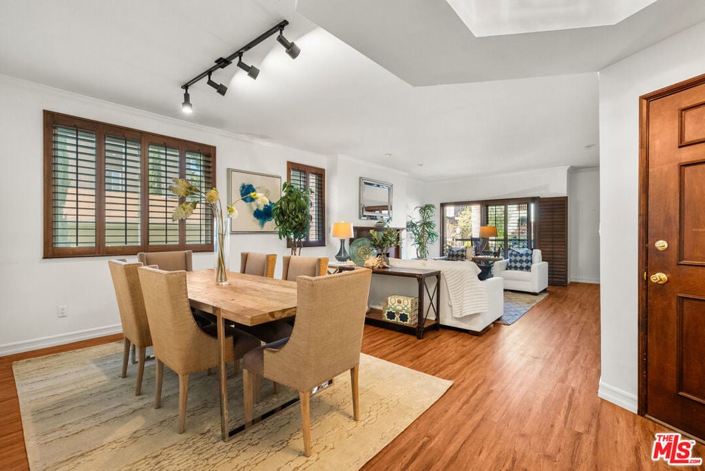 Photo of Listing #25606499