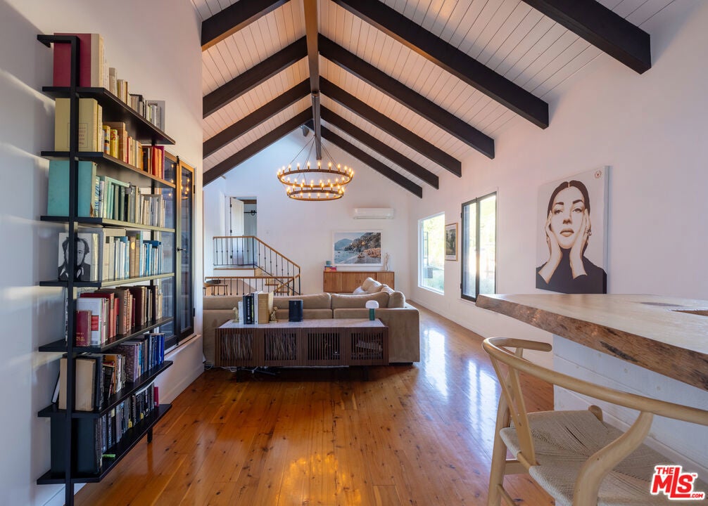 Photo of Listing #25607785