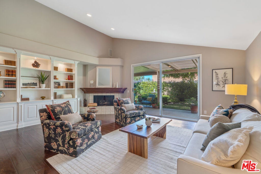 Photo of Listing #25607927