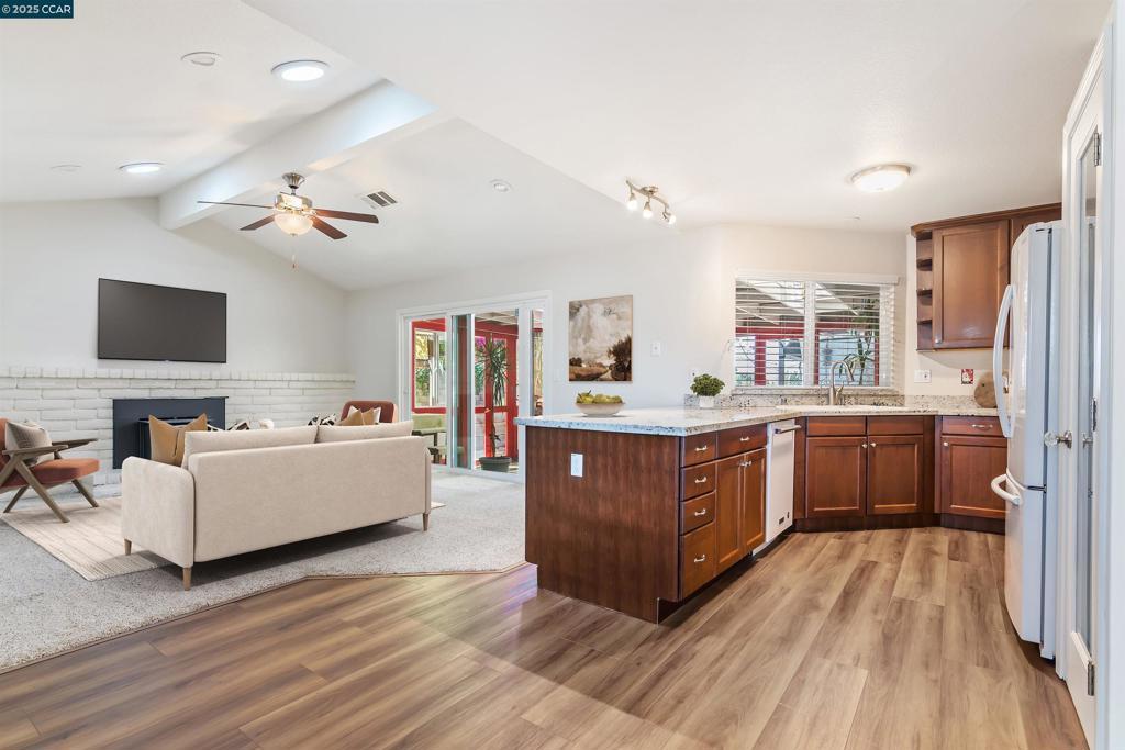 Photo of Listing #41115228