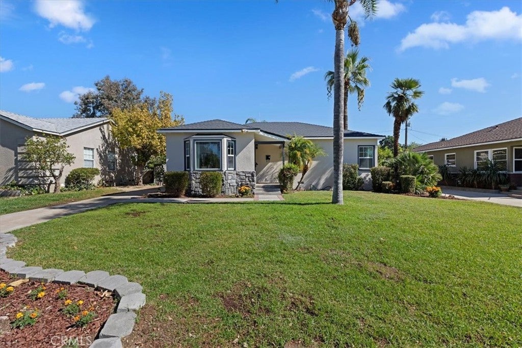 Photo of Listing #IV25242669