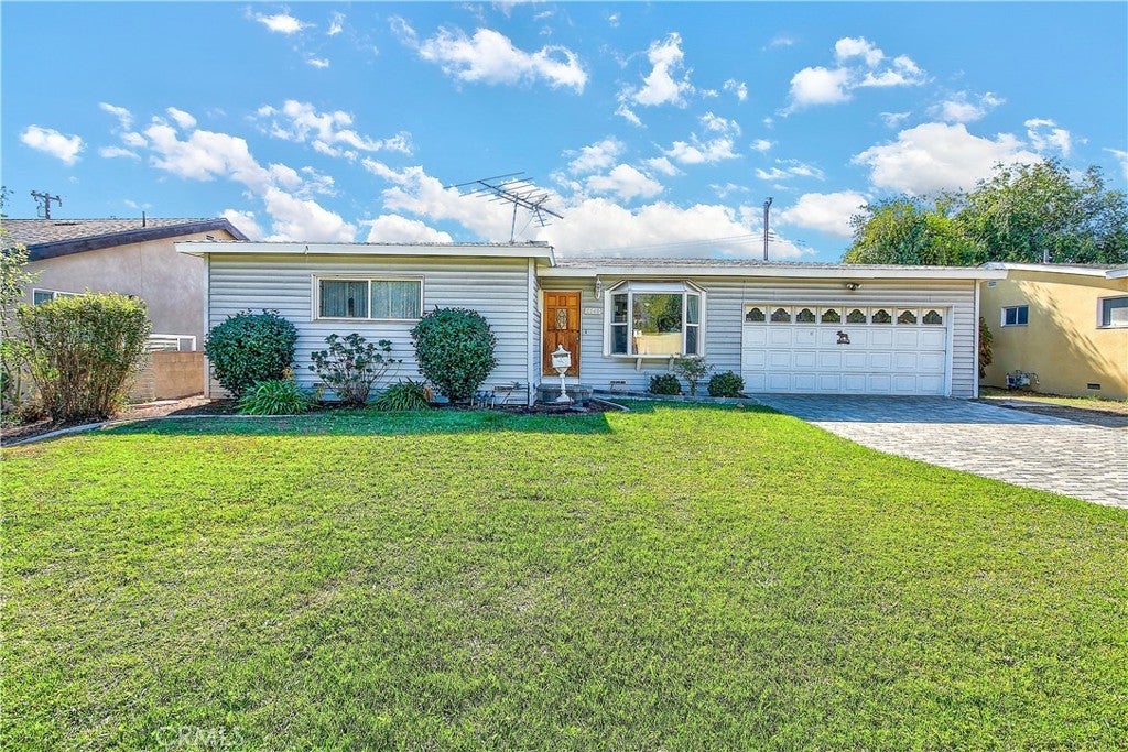 Photo of Listing #IV25243780