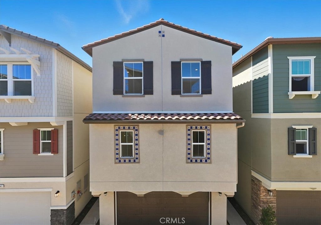 Photo of Listing #IV25243929