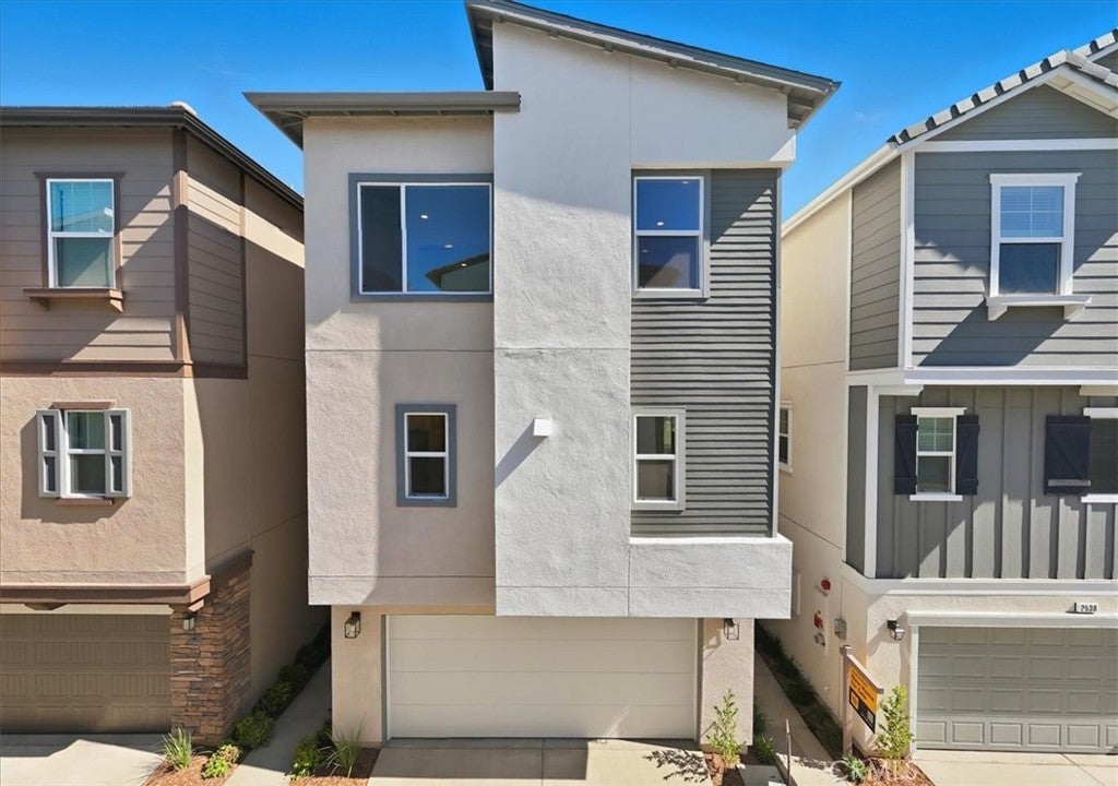 Photo of Listing #IV25243917