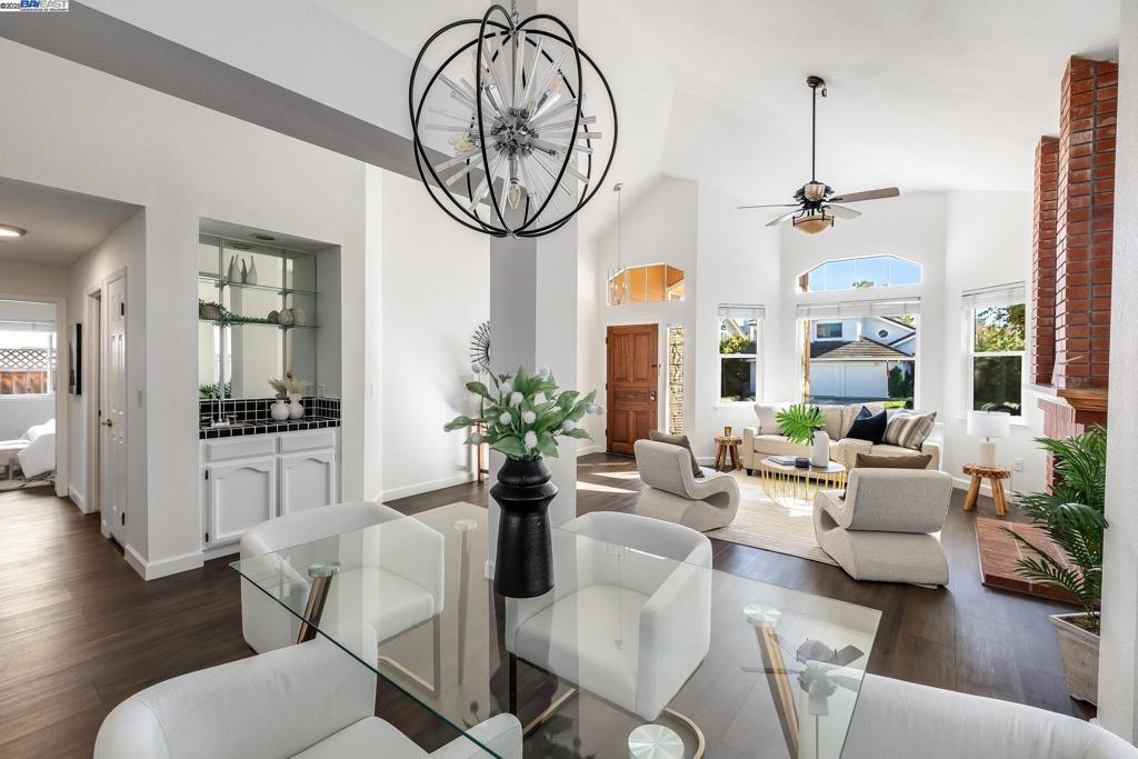 Photo of Listing #41115395