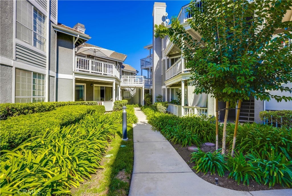 Photo of Listing #PV25244595