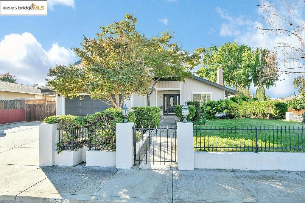 Photo of Listing #41115493