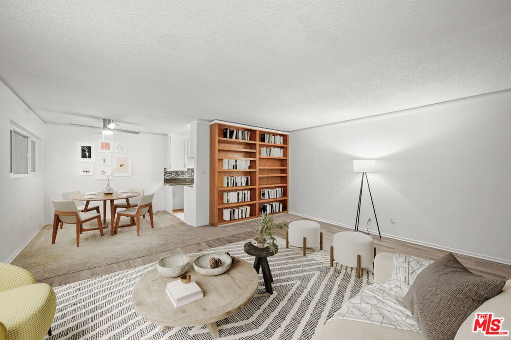 Photo of Listing #25609677