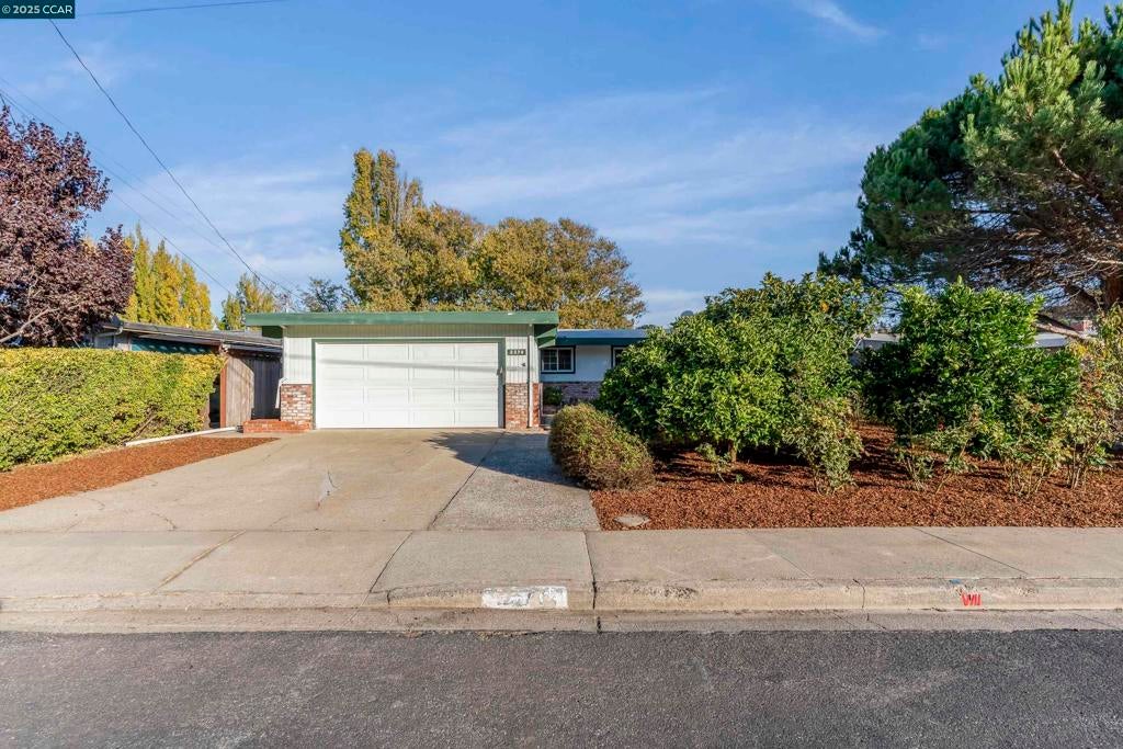 Photo of Listing #41115610