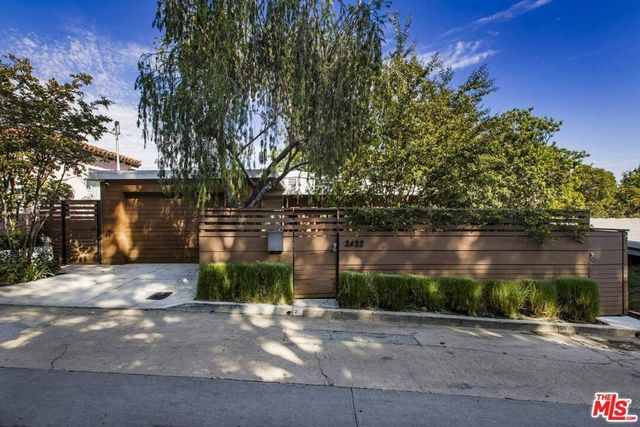 2422 Claremont Avenue, Los Angeles