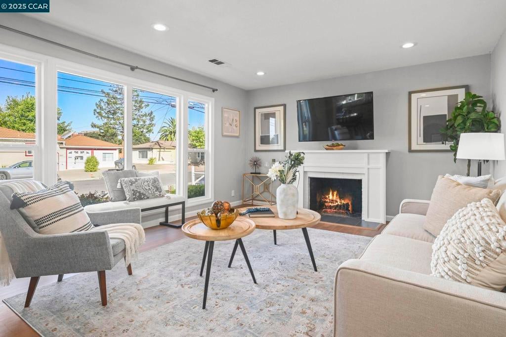 Photo of Listing #41115729