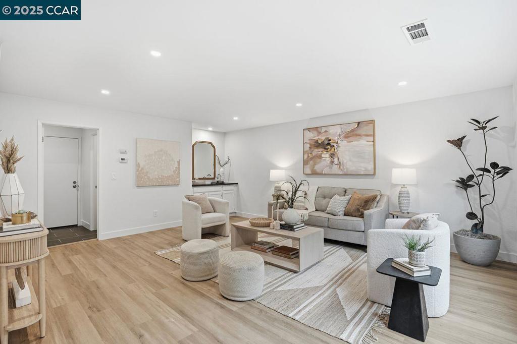 Photo of Listing #41115738