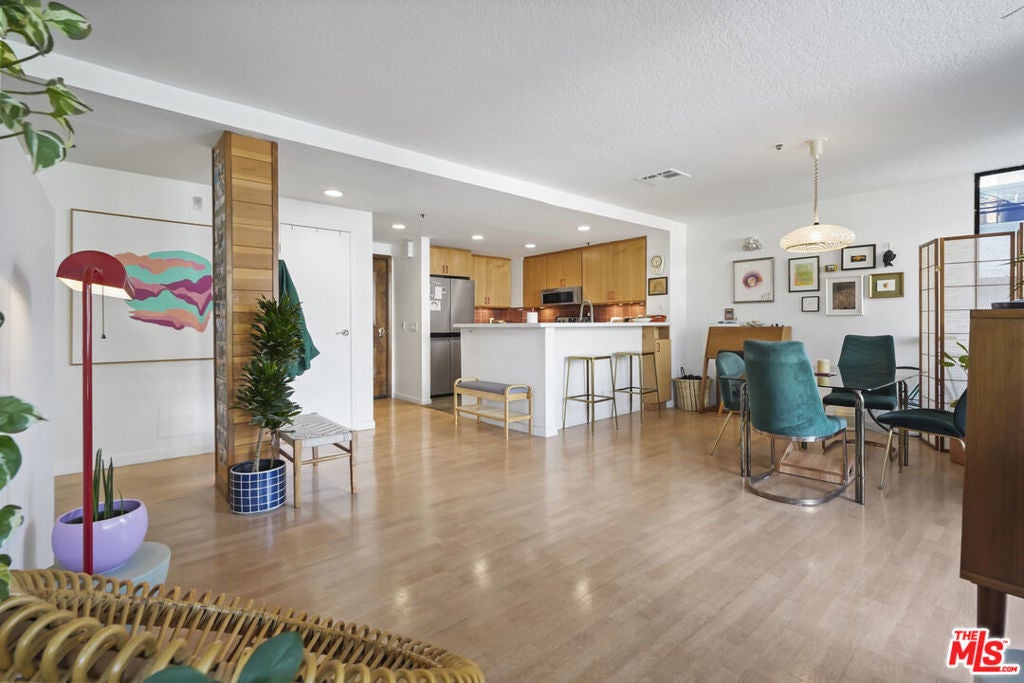 Photo of Listing #25611601