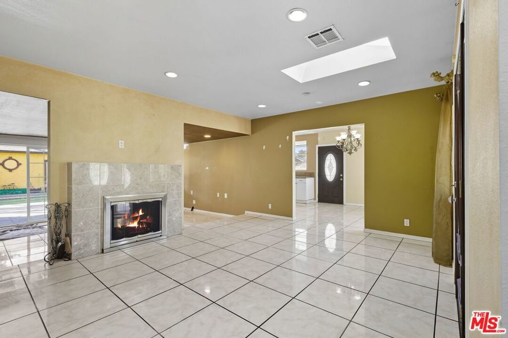 Photo of Listing #25612171