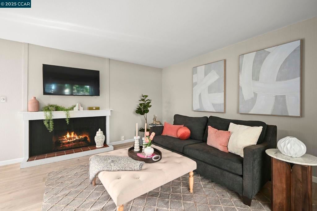 Photo of Listing #41116255