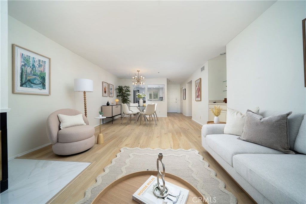 Photo of Listing #OC25250811