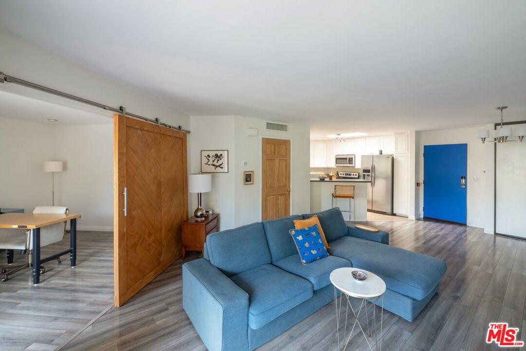 Photo of Listing #25613215