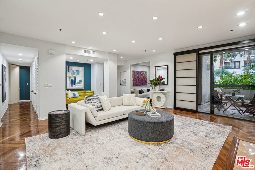 Photo of Listing #25610677