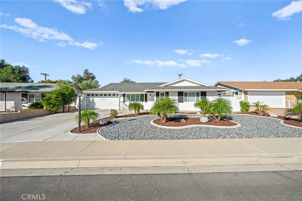 Photo of Listing #IV25248889