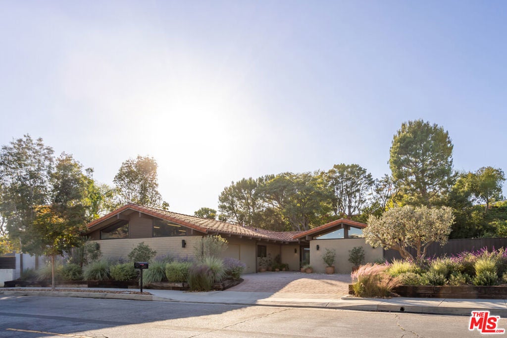 Photo of Listing #25614277