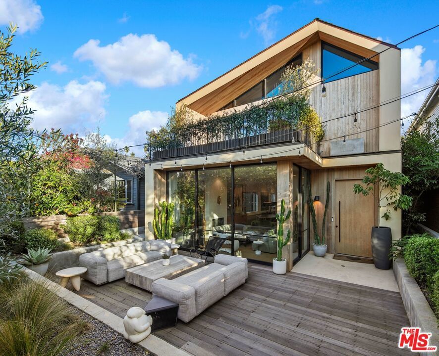 Photo of Listing #25613359