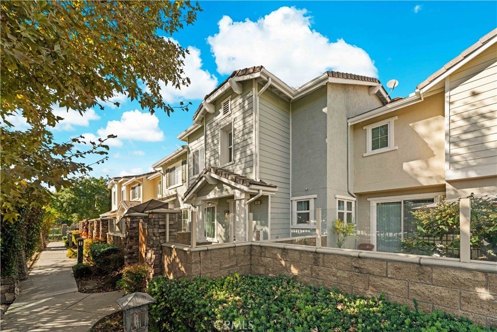 Photo of Listing #OC25254109