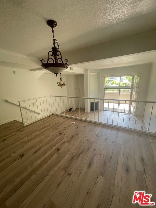 Photo of Listing #25615213