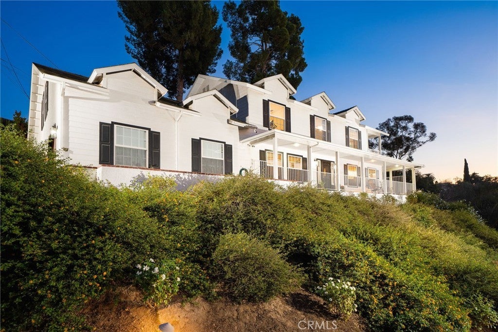 Photo of Listing #IV25253946