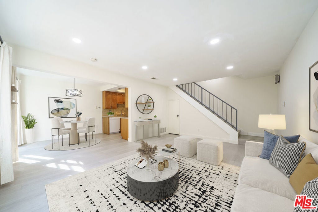 Photo of Listing #25616377