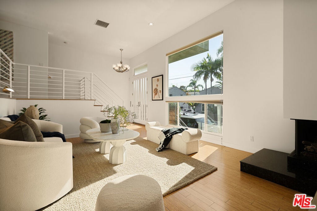 Photo of Listing #25615931