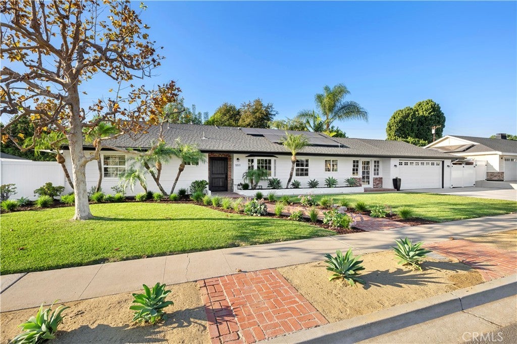 Photo of Listing #NP25257705