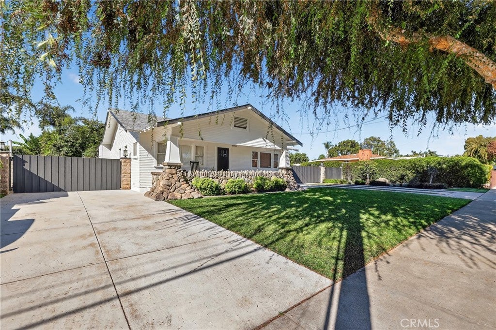 Photo of Listing #IV25257822