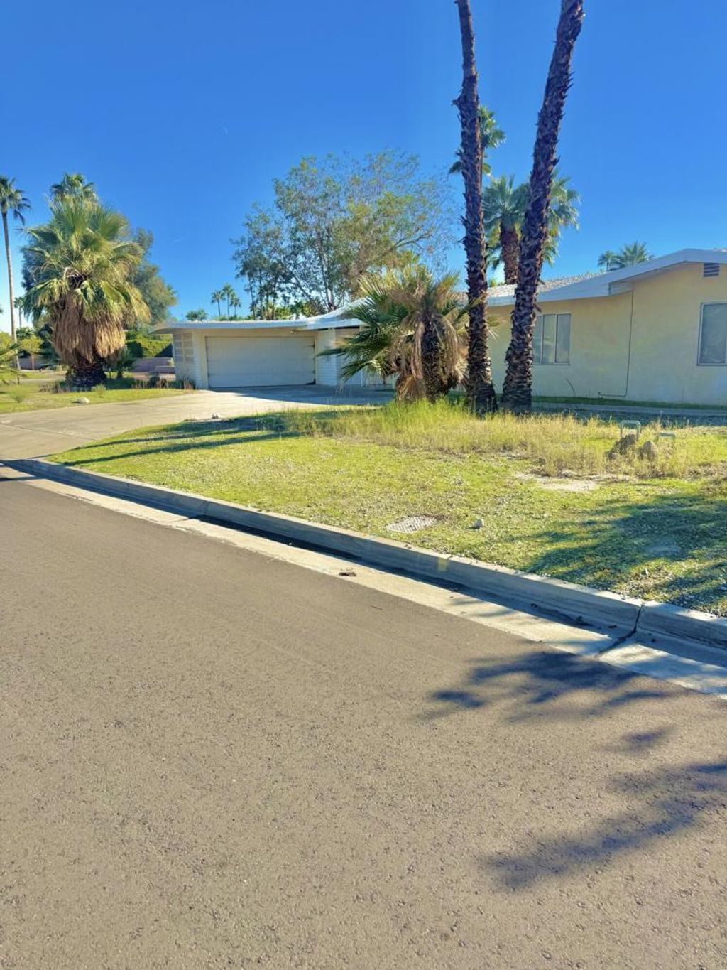 995 E Chia Road, Palm Springs