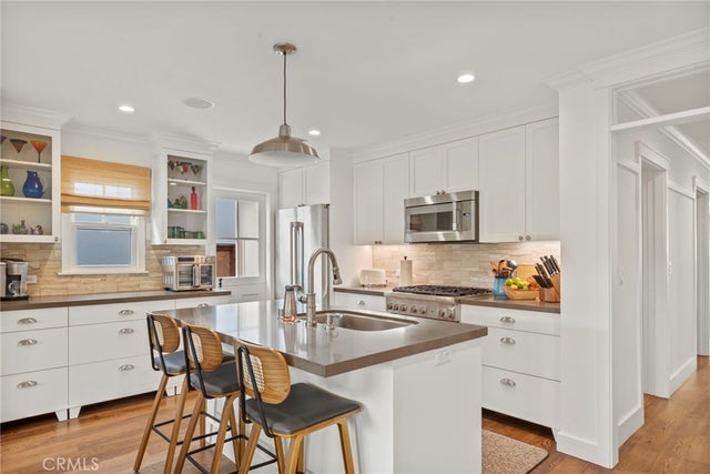 1147 7th Street, Hermosa Beach.