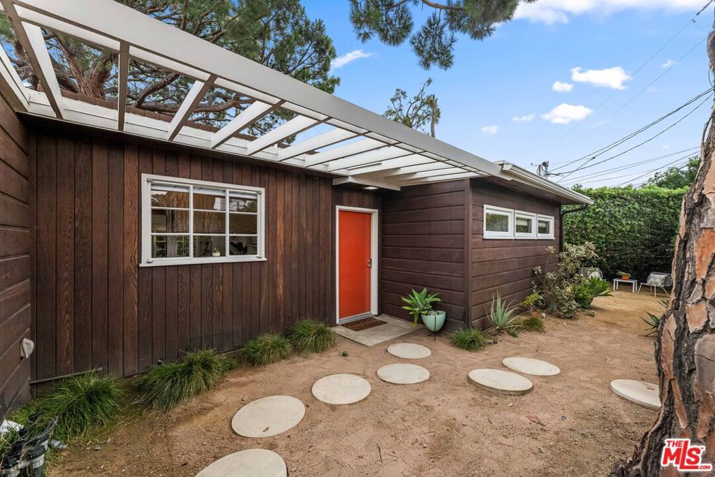 Photo of Listing #25618177