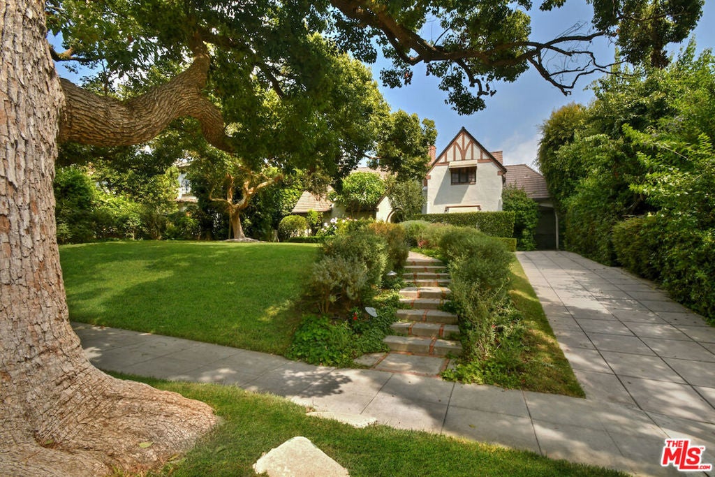 Photo of Listing #25618399