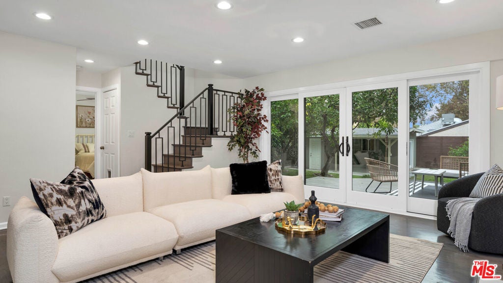 Photo of Listing #25617677