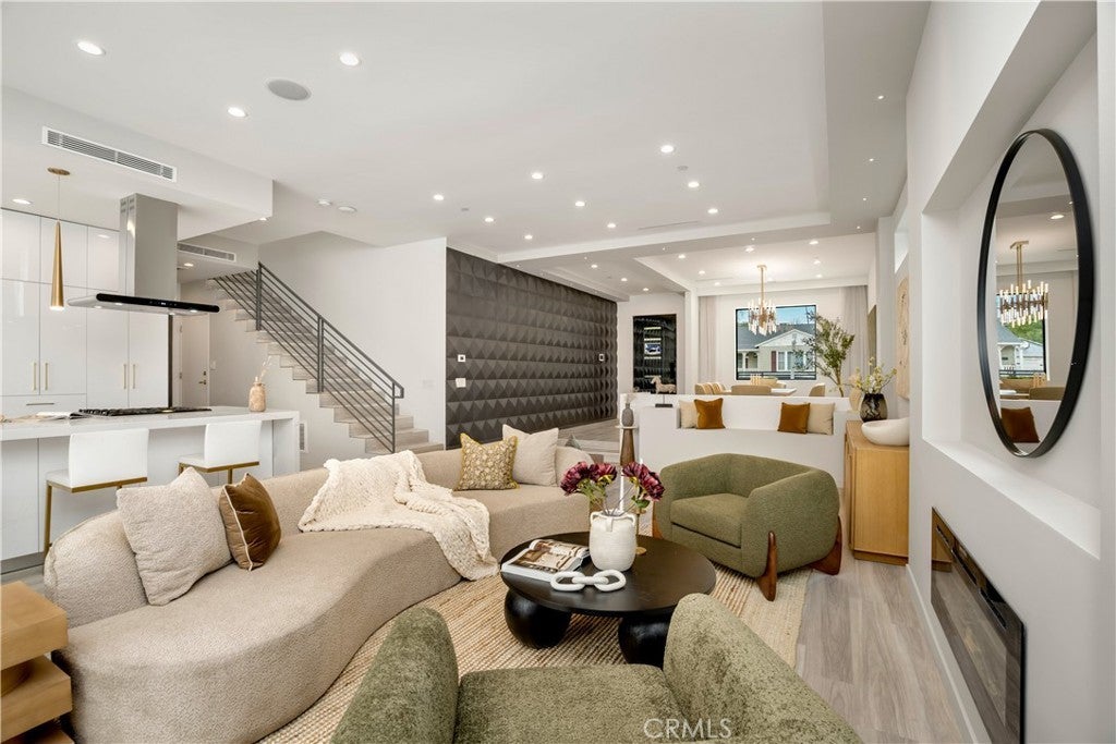 Photo of Listing #SR25260689