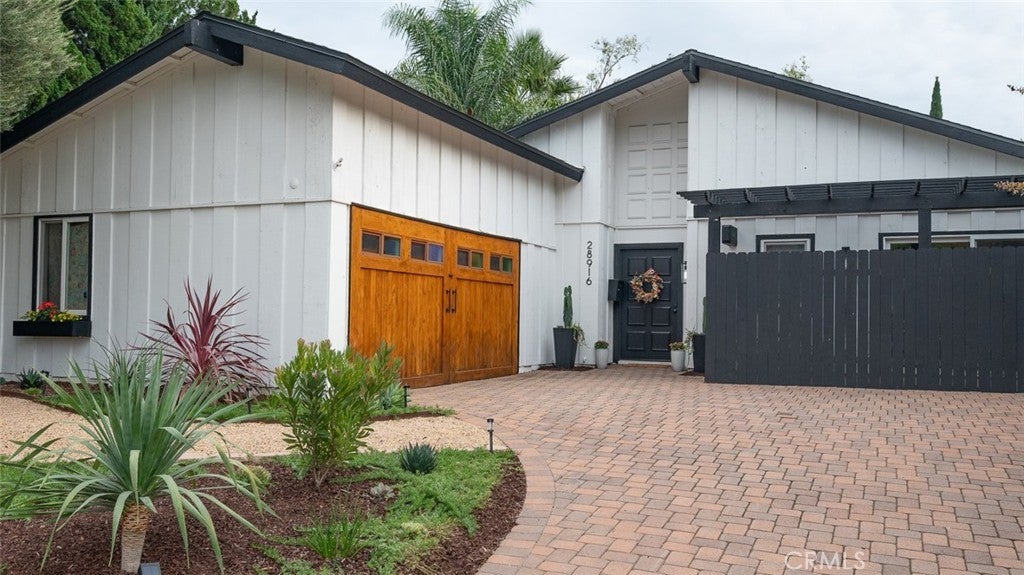 Photo of Listing #SR25261058