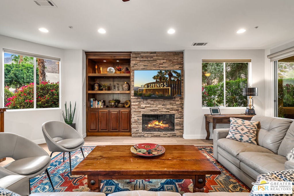 226 Canyon Circle, Palm Springs