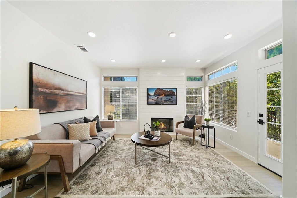 Photo of Listing #CV25261291