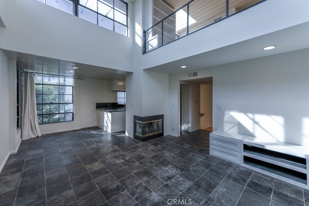 Photo of Listing #SR25263767