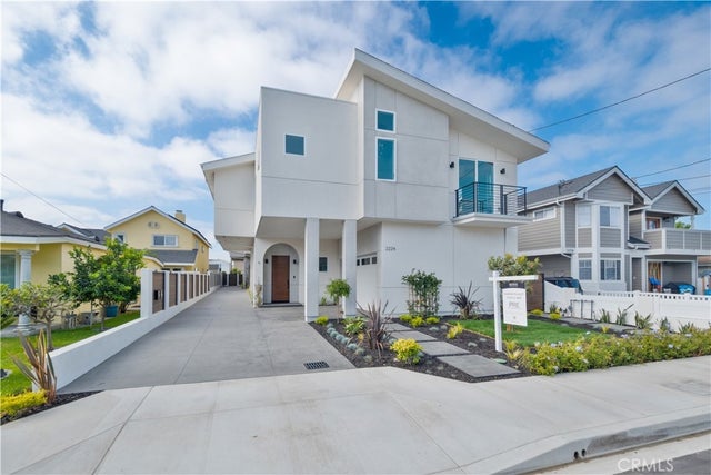 2212 Gates Avenue A, Redondo Beach.