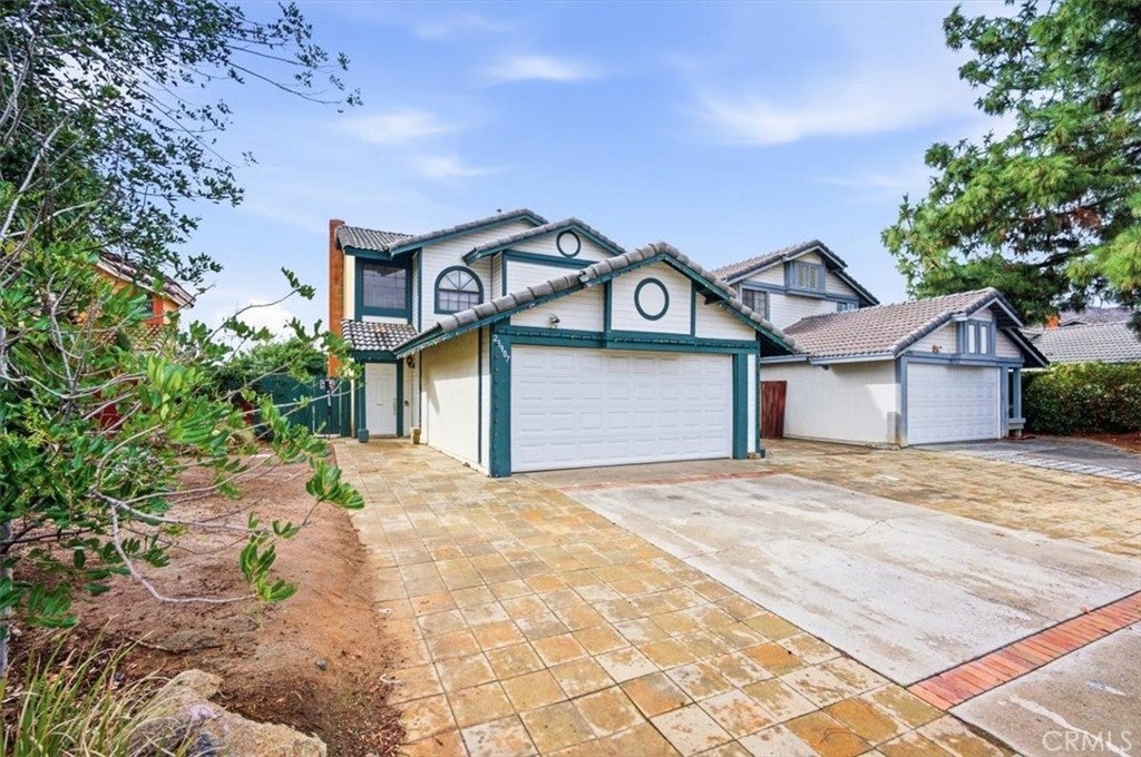 Photo of Listing #IV25265010