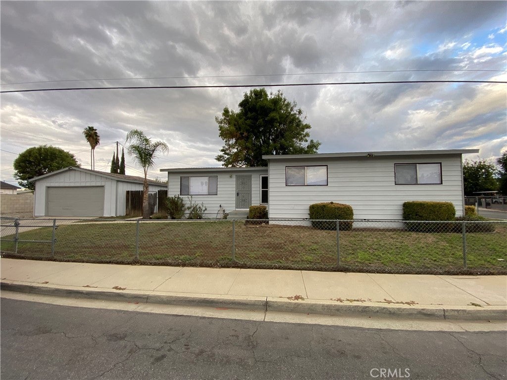 Photo of Listing #IV25264580